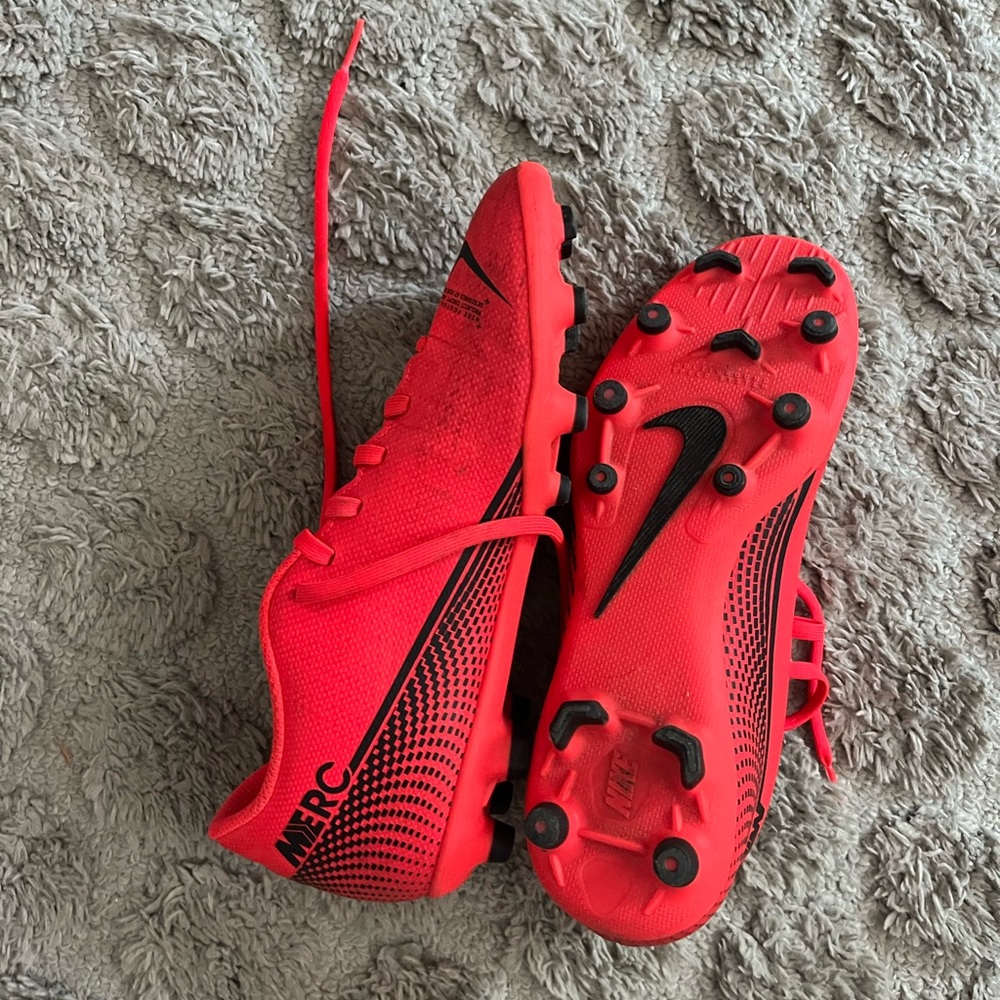 NIKE LASER CRIMSON MERCURIAL FOOTBALL CLEATS
